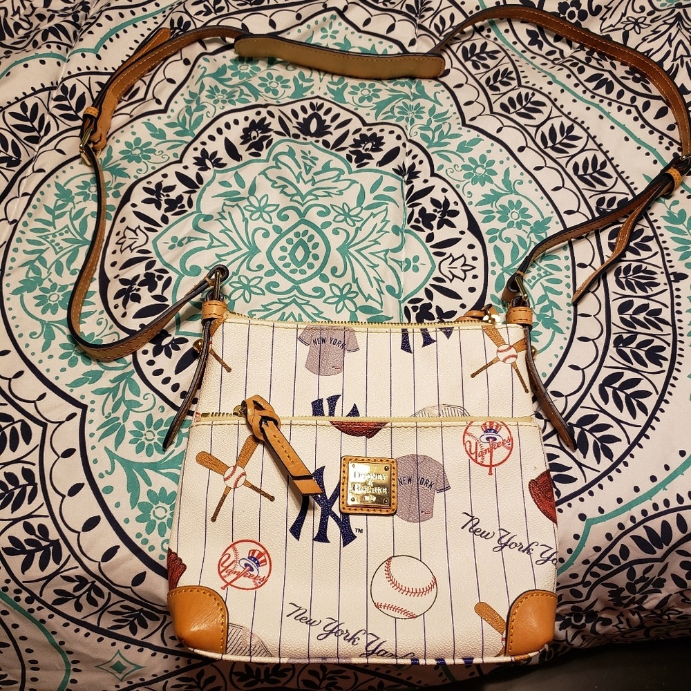 Dooney & Bourke cross bag